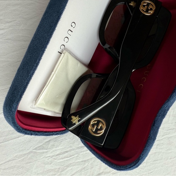 Gucci Black and Black Lens, Oversized Sunglasses - Picture 5 of 6